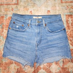 Levis high rise short light wash